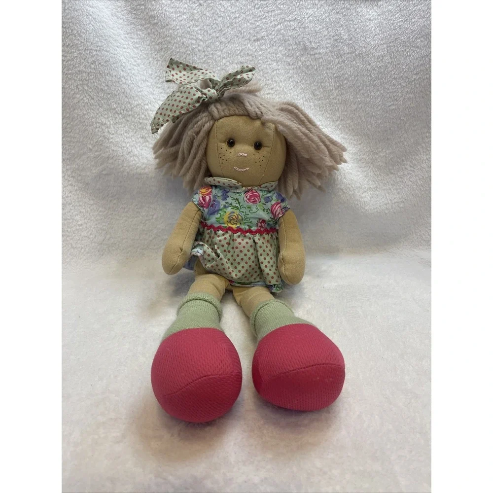La Nina whimsical charm